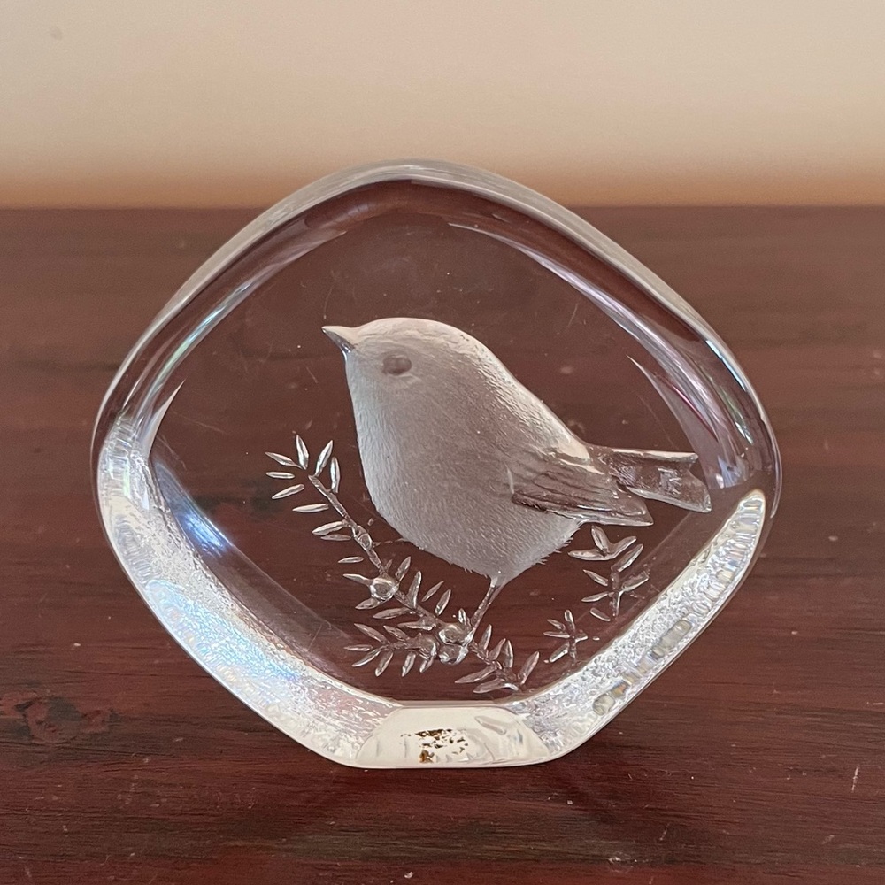 Mats Jonasson Crystal Paperweight Bird Sweden